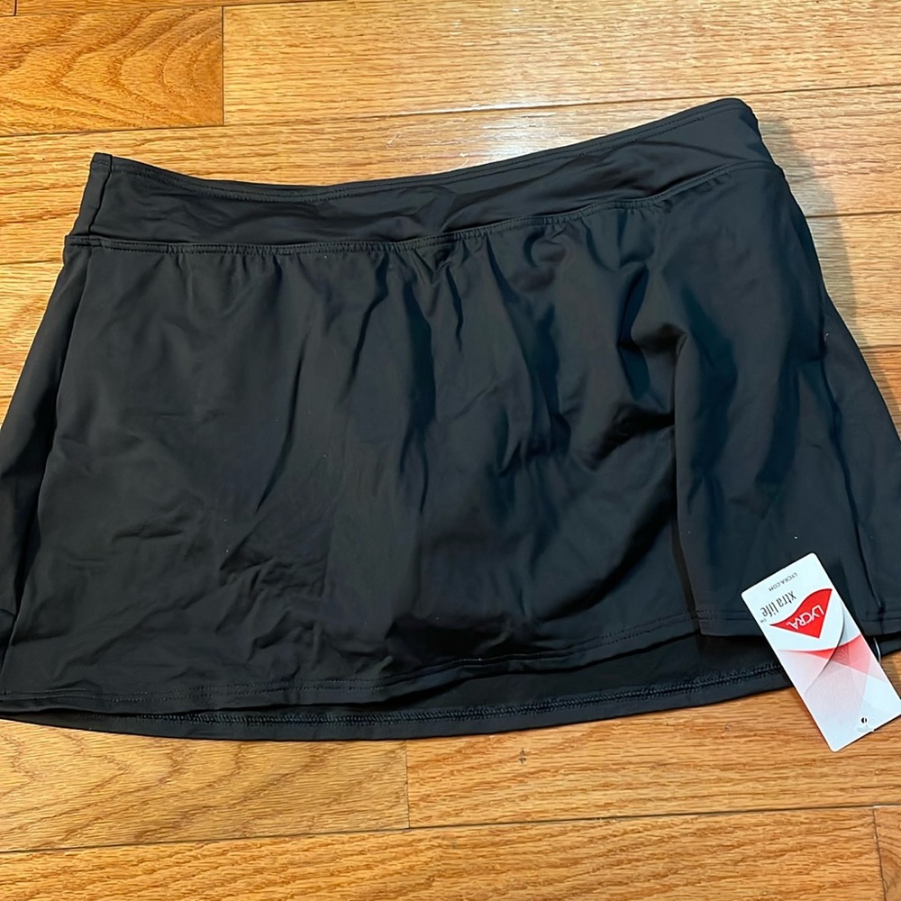 New with tag plans and swim skirt. Size 12.